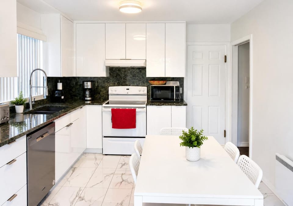 Dining area, oven, kitchen