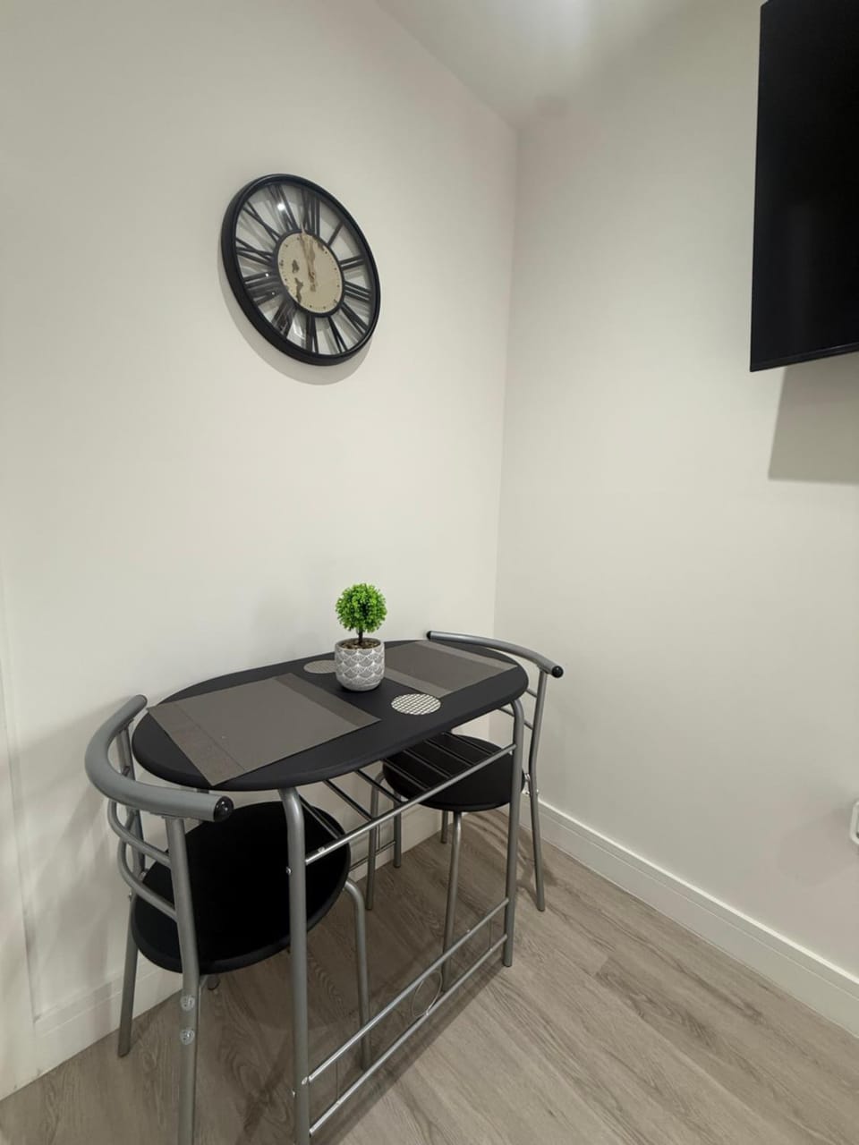 Cool Side Of The Pillow Apartment in Swindon