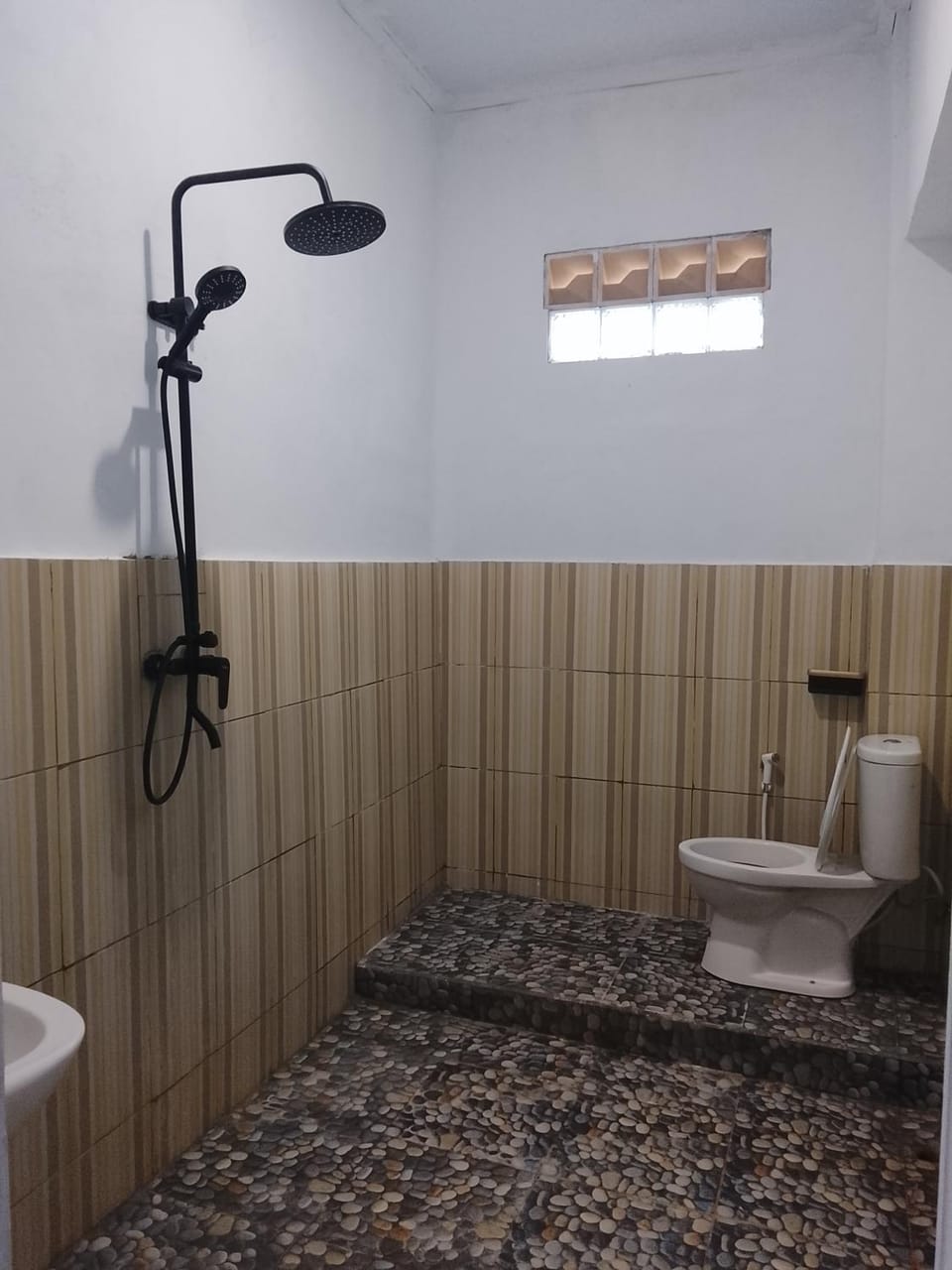 Shower, Toilet