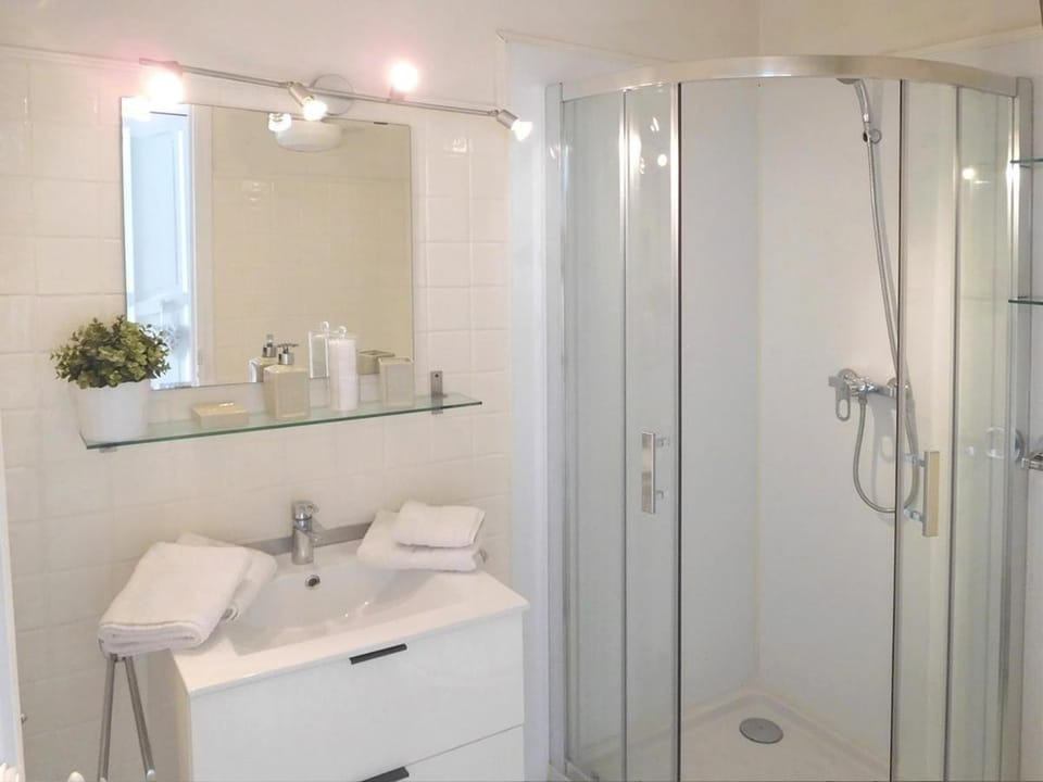 NEW - Chic, Britt & Cosy - Cannes centre - Wifi & Clim Apartment in Cannes