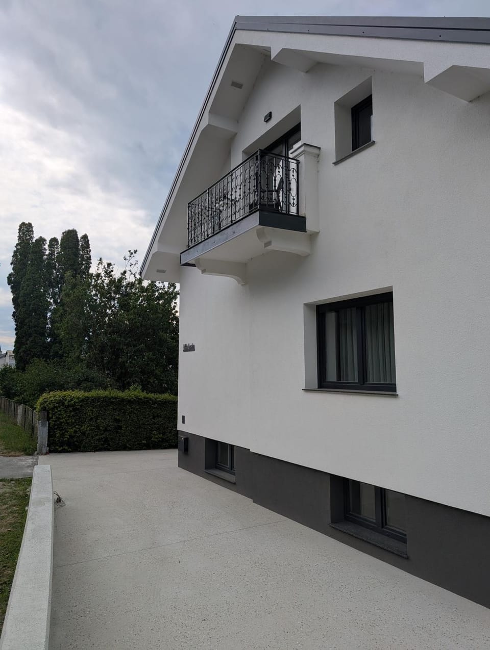 Property building, Balcony/Terrace, Street view