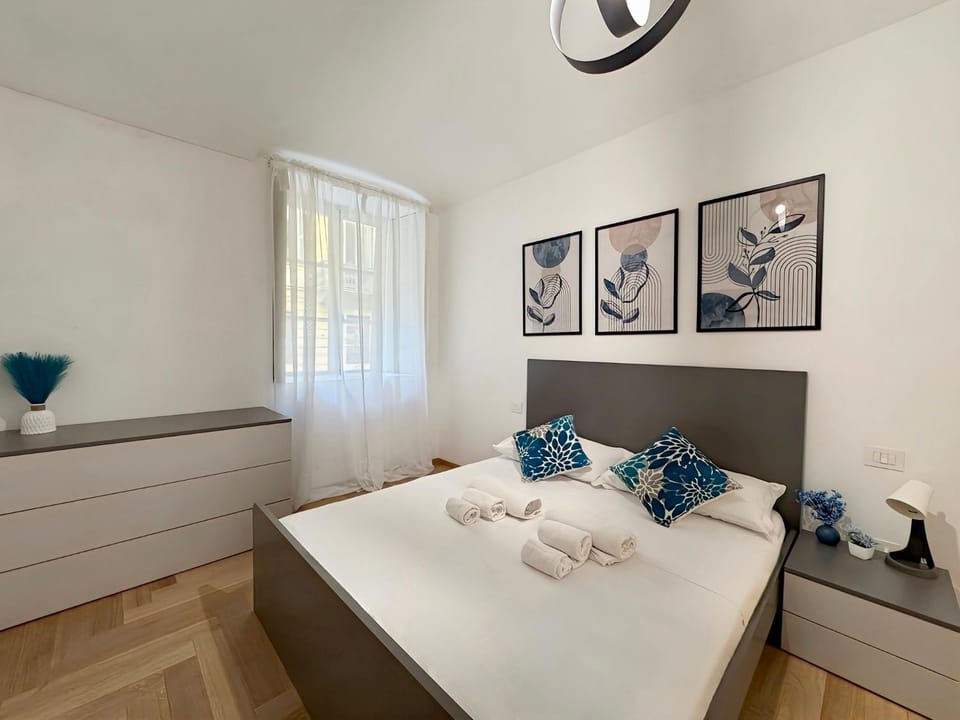 TV and multimedia, Photo of the whole room, Bedroom, towels, air conditioner