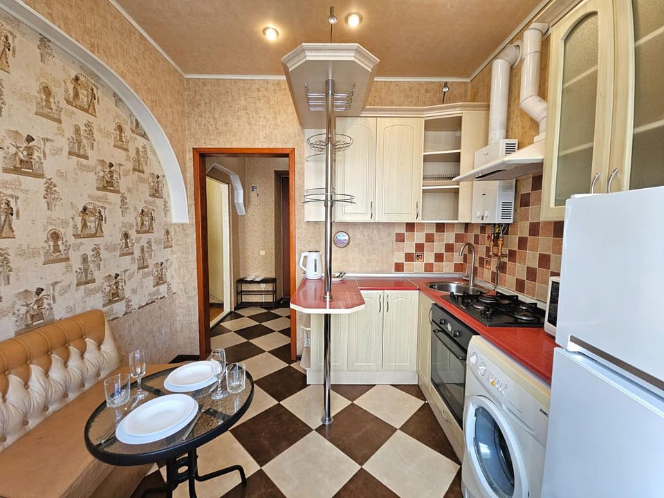 Kitchen or kitchenette, Dining area, oven, pet friendly, stove, washing machine, dryer