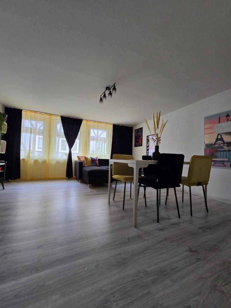 Aura-City-Apartment-Colorful & Central Stay Apartment in Hesse