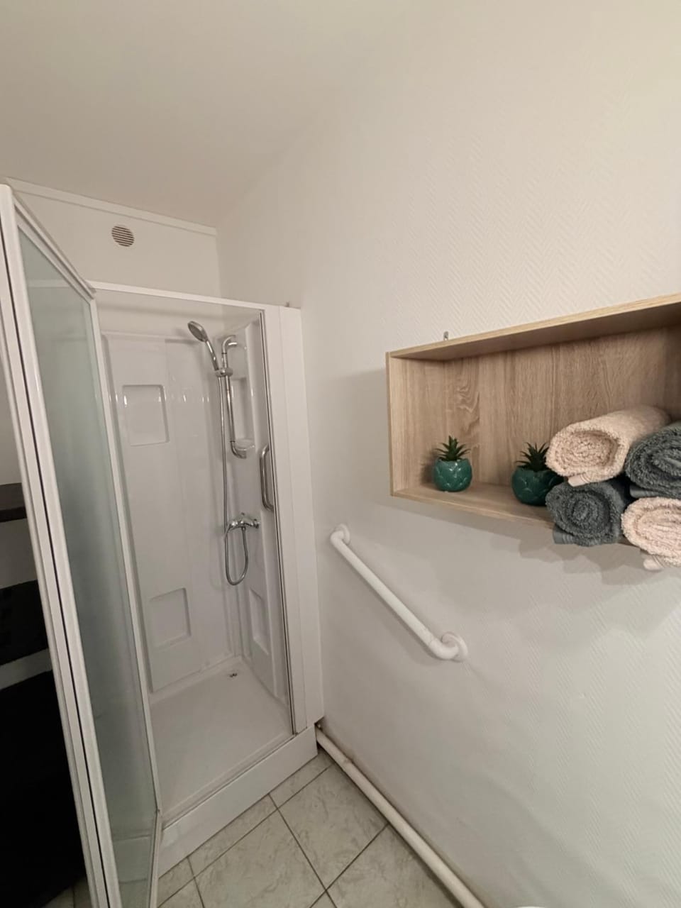 Shower, Bathroom, towels