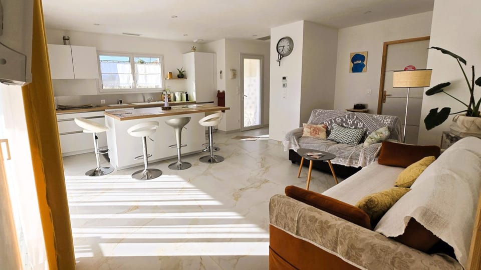Facade/entrance, Living room, Dining area