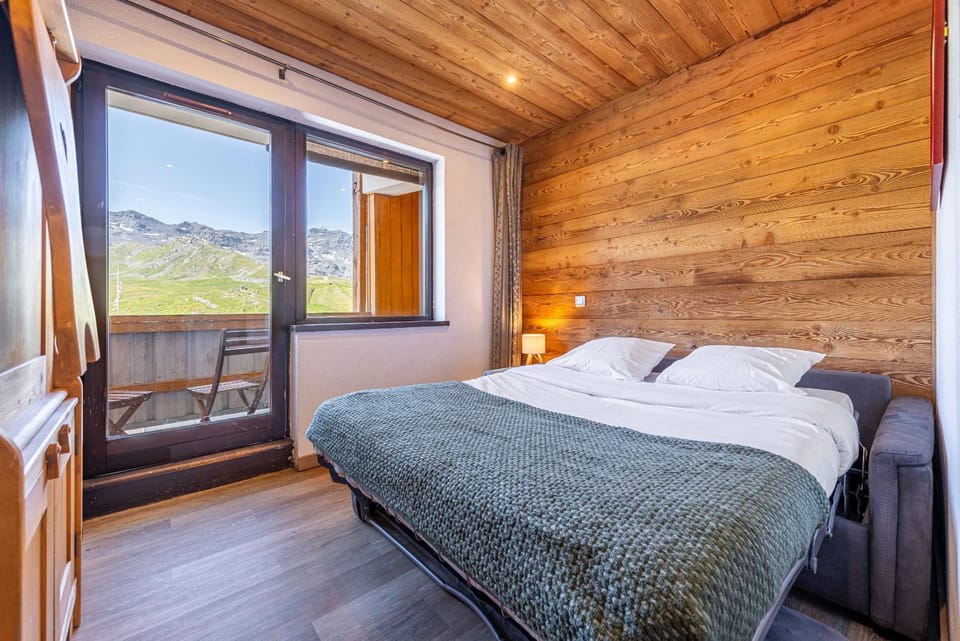 Bed, Photo of the whole room, Mountain view