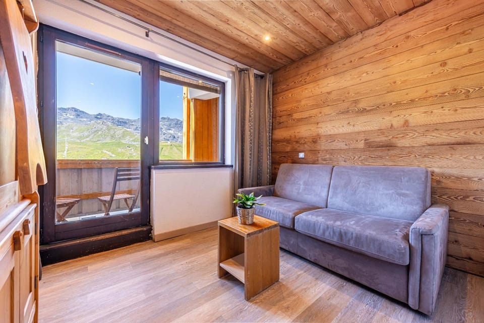 View (from property/room), Living room, Seating area