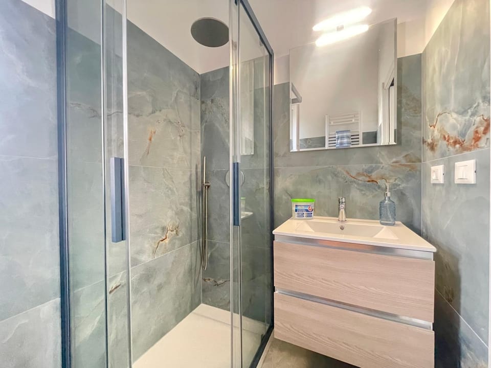 Shower, Bathroom