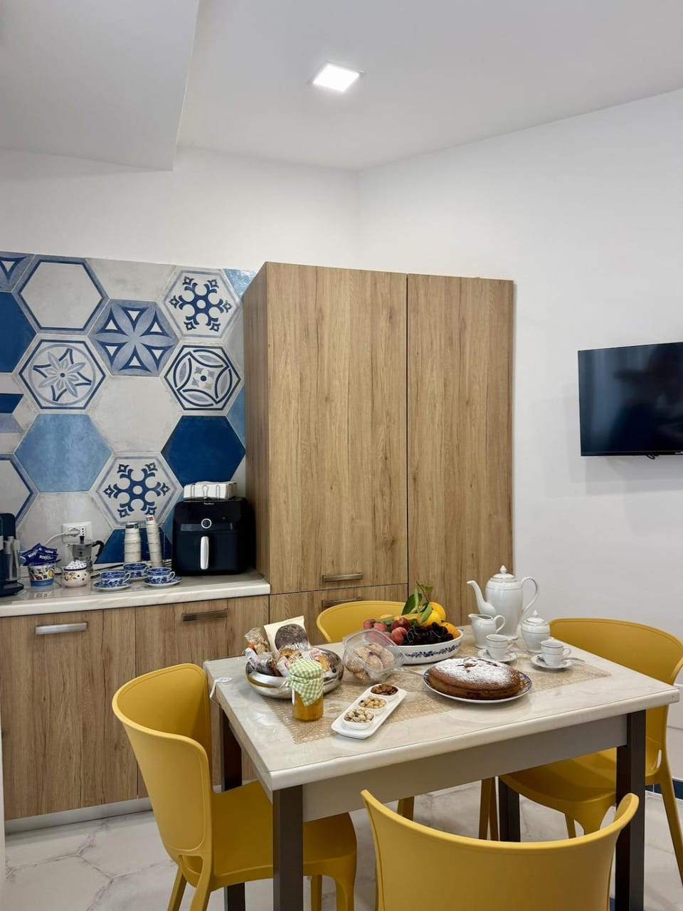 Kitchen or kitchenette, Communal kitchen, kitchen