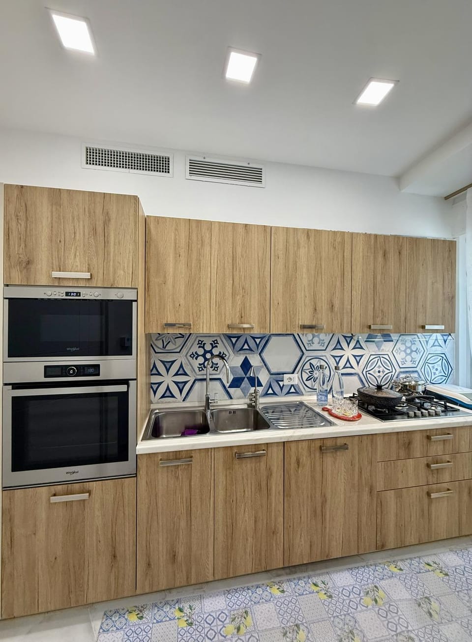 Kitchen or kitchenette, Communal kitchen, kitchen