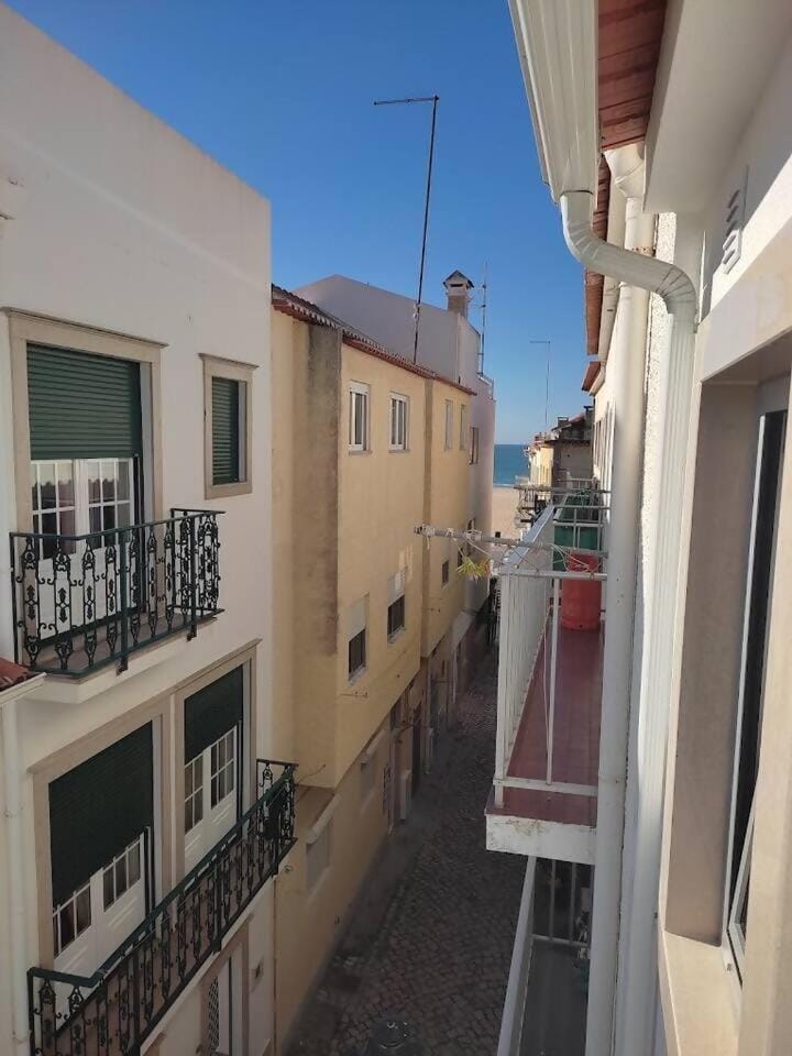 Sandowav – Modern Apartment Steps from the Beach Apartment in Nazaré