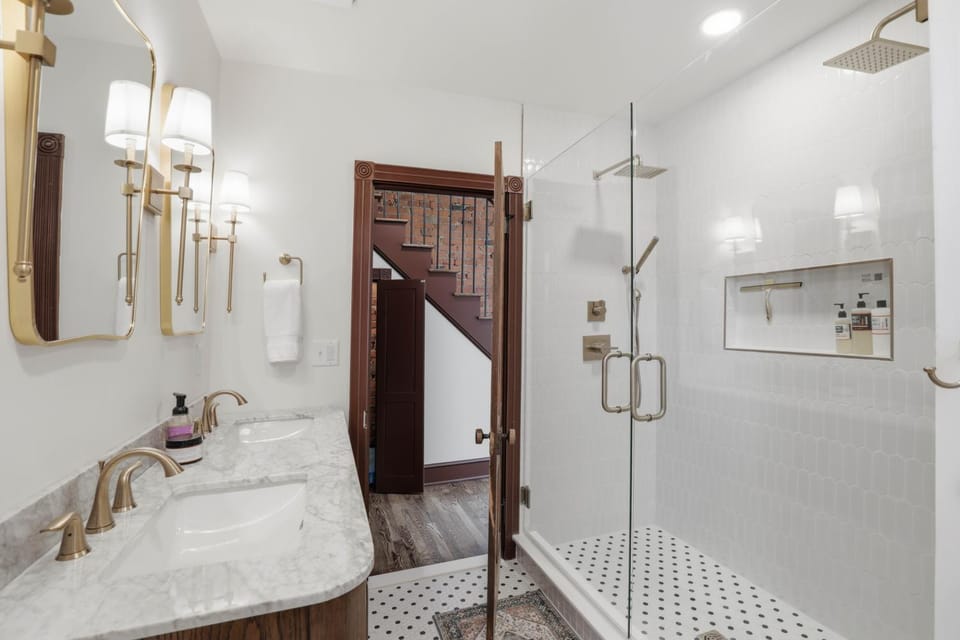 Vine Street Retreat - Luxury Rental House in Lancaster