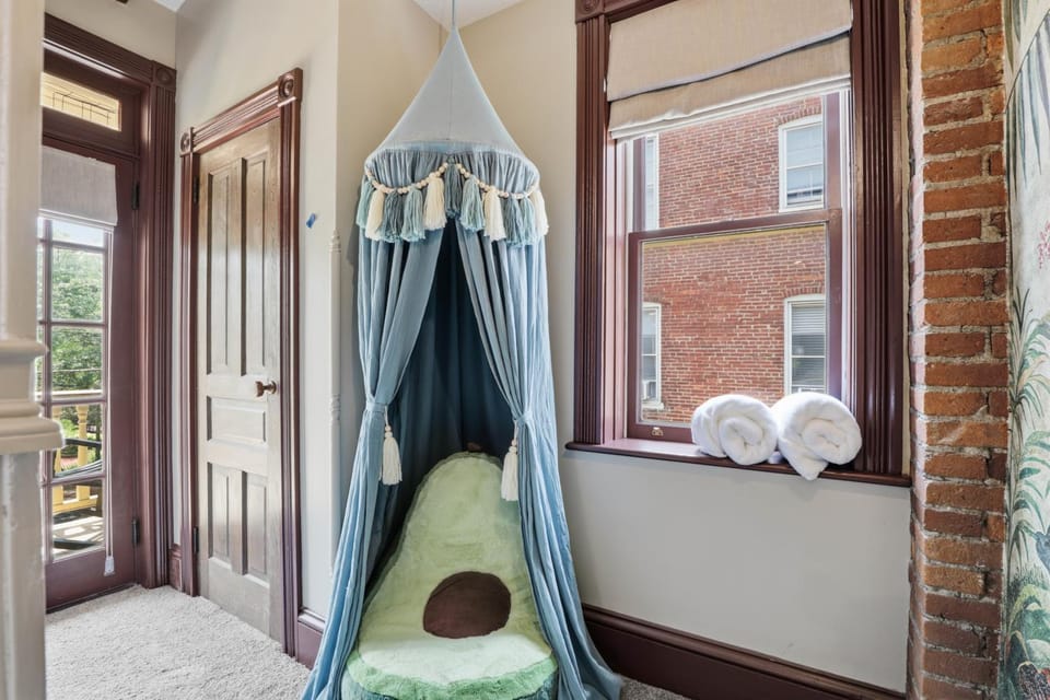 Vine Street Retreat - Luxury Rental House in Lancaster