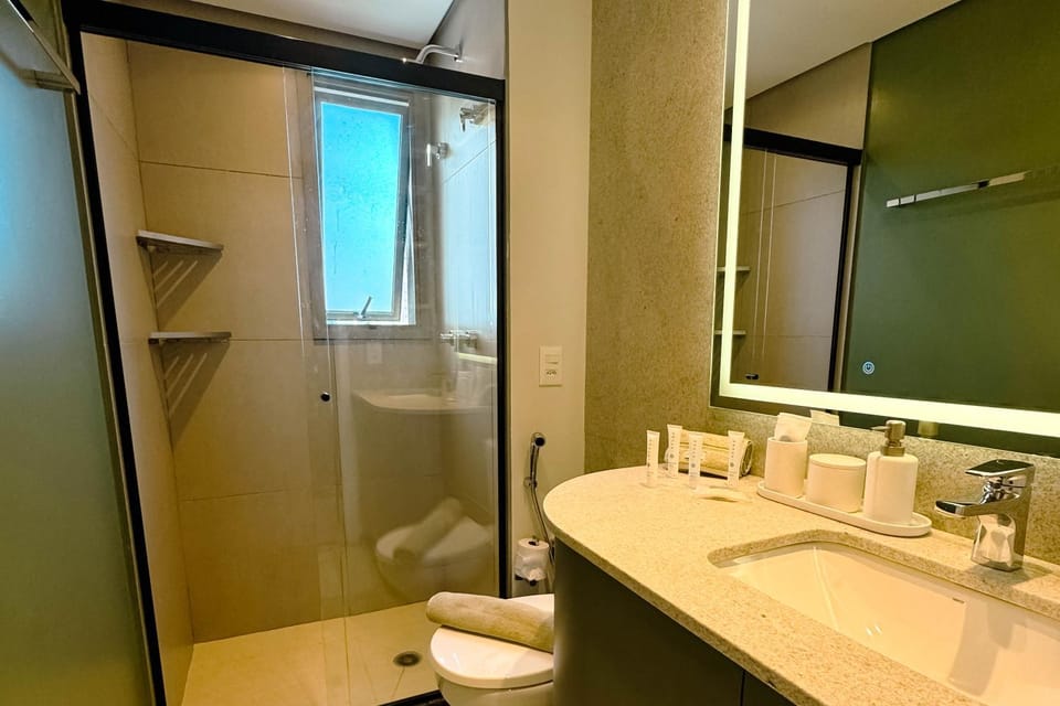 Shower, Toilet, Bathroom, towels