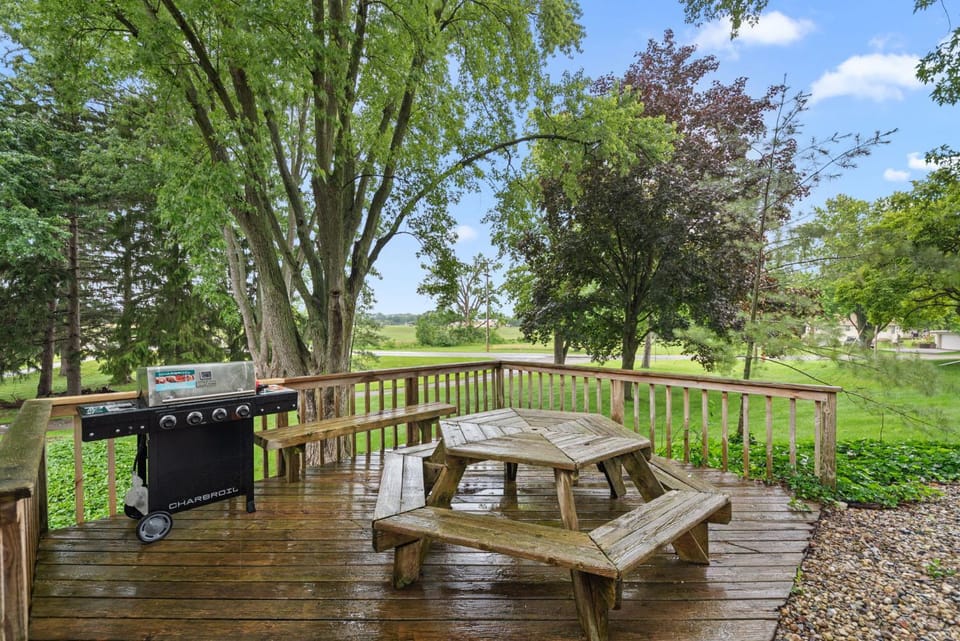 Patio, Dining area, Evening entertainment