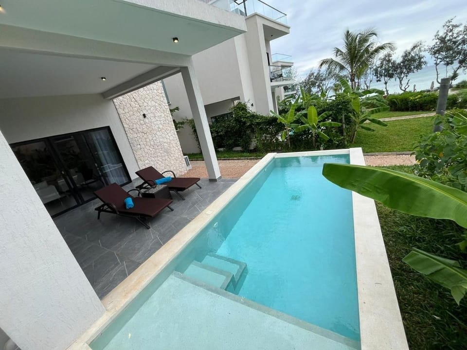 Patio, Pool view, Swimming pool