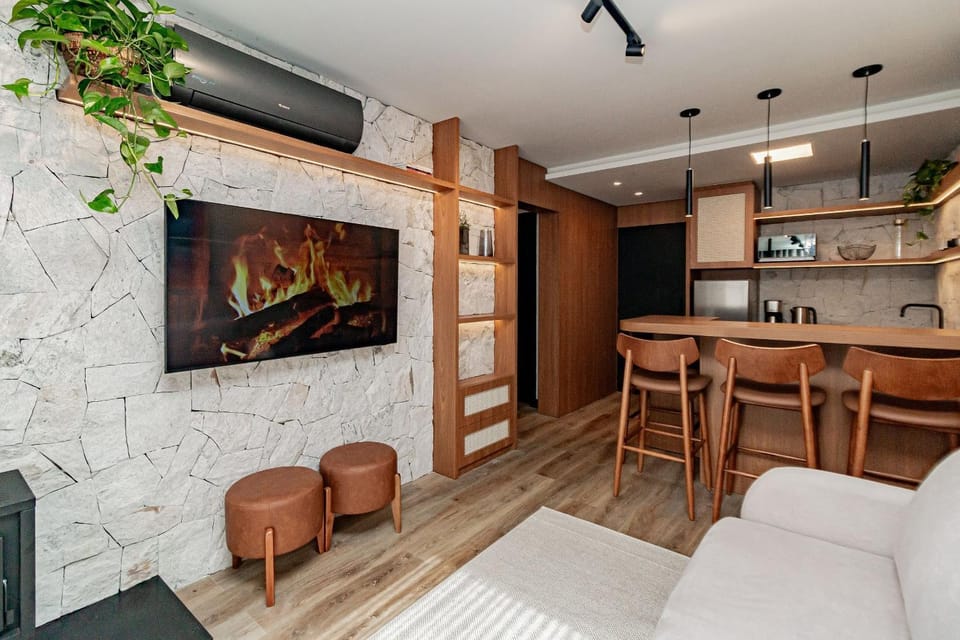 Apto com lareira, piscina e localização Apartment in Canela
