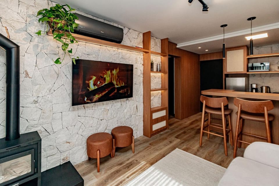 Apto com lareira, piscina e localização Apartment in Canela