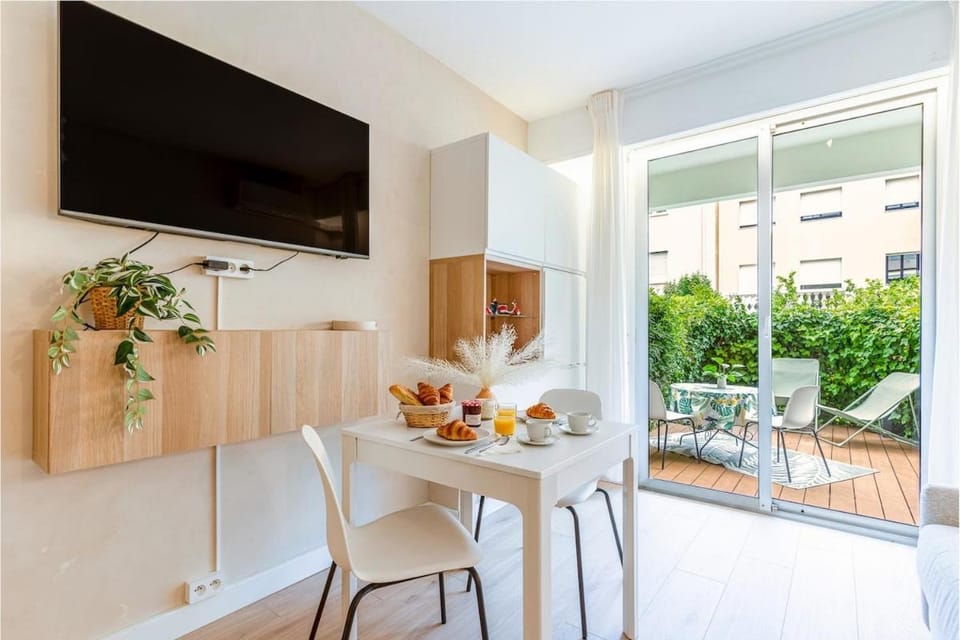 Patio, TV and multimedia, Living room, Dining area, storage