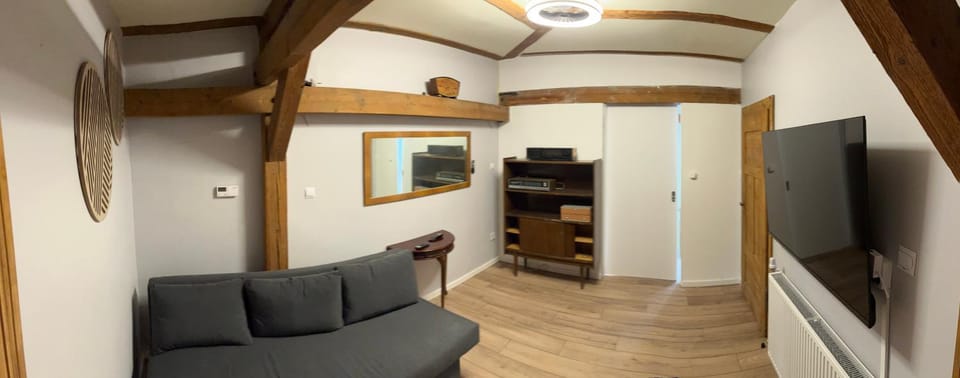 Communal lounge/ TV room, TV and multimedia, Living room, Seating area, Evening entertainment