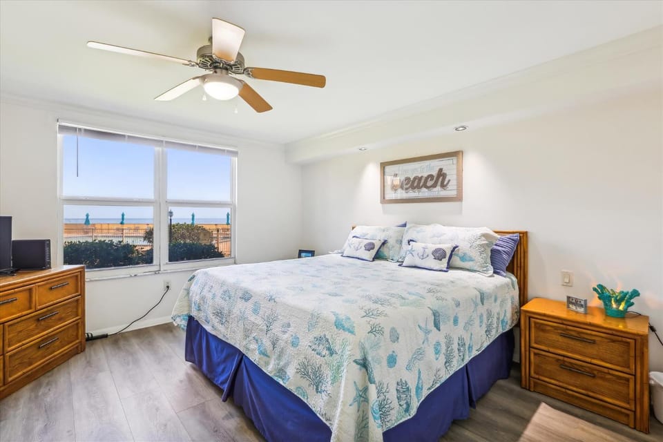 New Summer Deal: Free Fun and Beach Gear Credit House in Crescent Beach