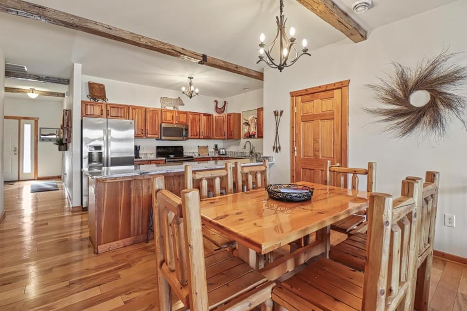 Condo on Lake Minocqua, Walk to Downtown Dock Available Apartment in Minocqua Lake