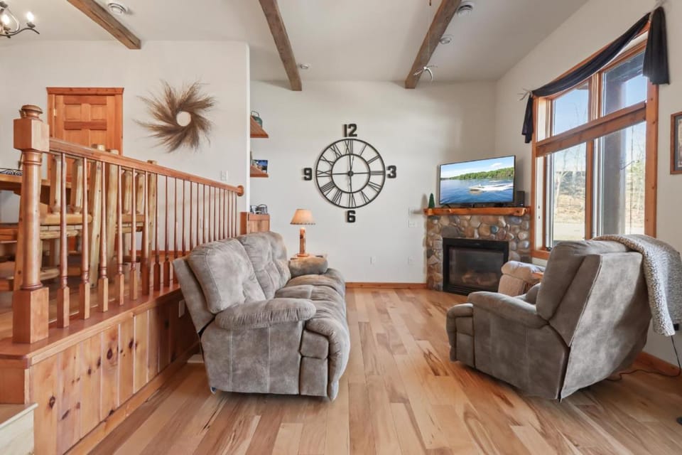 Condo on Lake Minocqua, Walk to Downtown Dock Available Apartment in Minocqua Lake