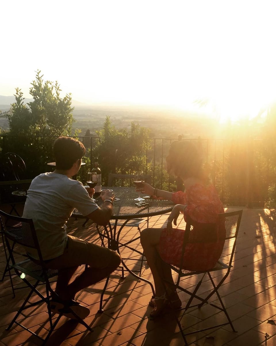 Restaurant/places to eat, Garden, Balcony/Terrace, Drinks, Alcoholic drinks, Non alcoholic drinks, group of guests