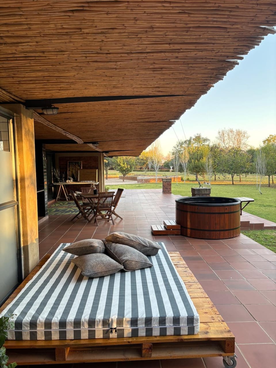 Bed, View (from property/room), View (from property/room), Bedroom, Garden view, Garden view