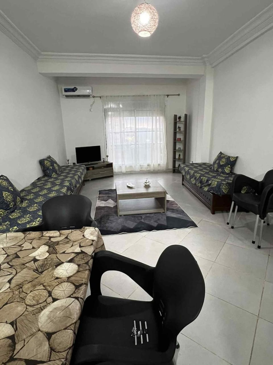Bed, Living room, air conditioner