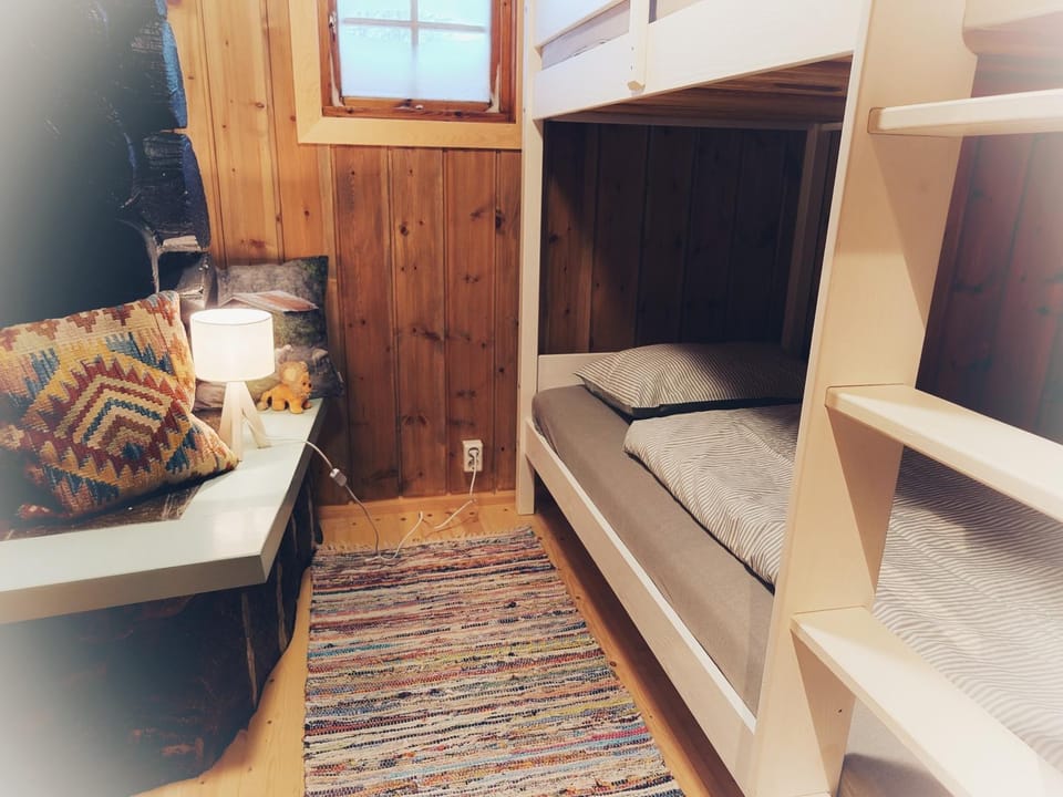 Bedroom, bunk bed