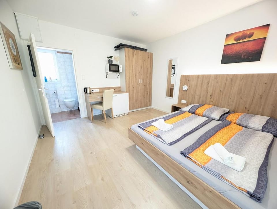 Bed, Photo of the whole room, wardrobe