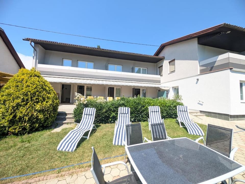 Property building, Garden, Garden view, sunbed