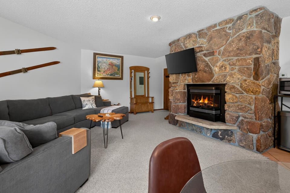 Day, TV and multimedia, Living room, fireplace, furniture