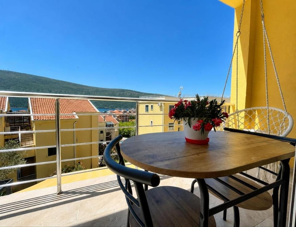 Day, Natural landscape, Balcony/Terrace, Mountain view