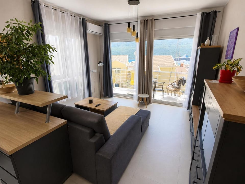 TV and multimedia, View (from property/room), Living room, Seating area, Dining area, Mountain view, Sea view