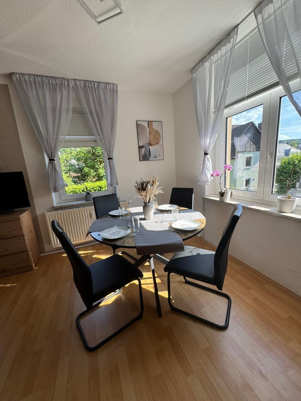 Seating area, Dining area