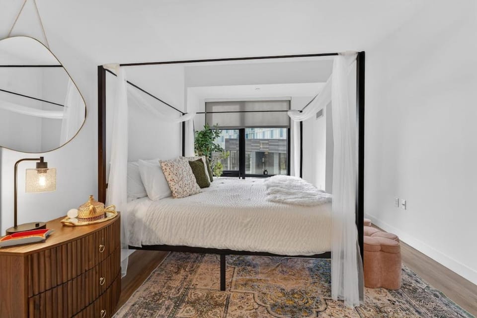 2-bedroom LUX Apt in Seaport next to Convention Center Apartment in South Boston