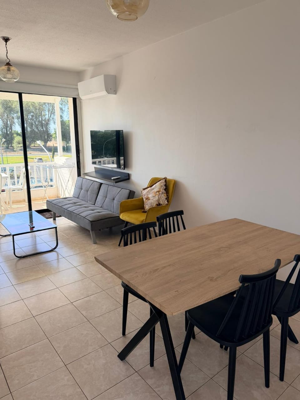 TV and multimedia, Living room, Dining area