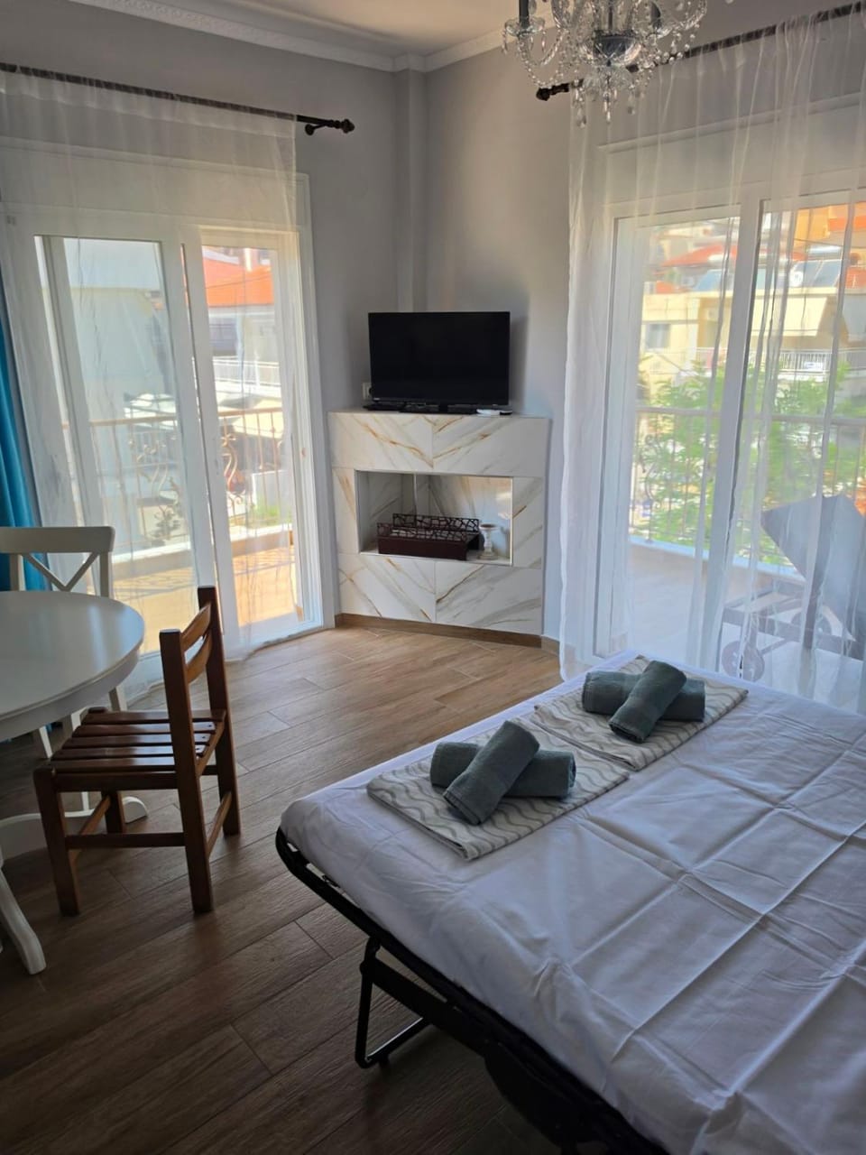 View (from property/room), View (from property/room), Kitchen or kitchenette, Bedroom, Communal kitchen, towels, kitchen