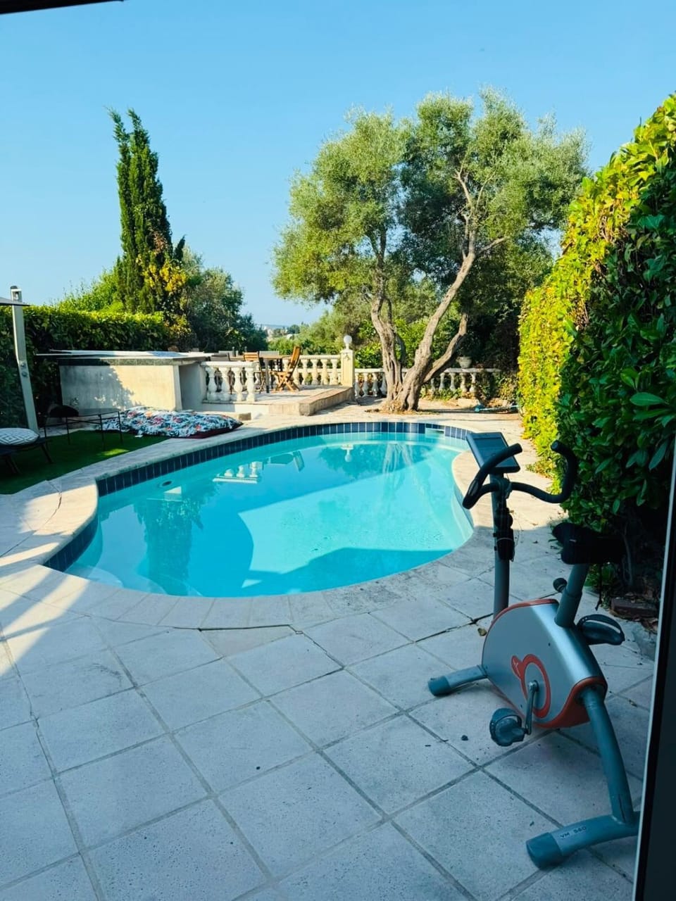 La Maison du Bonheur - private pool and sea view Villa in Antibes