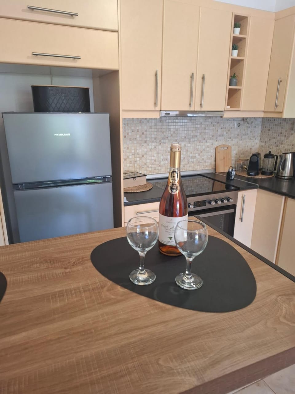 Kitchen or kitchenette, oven, stove