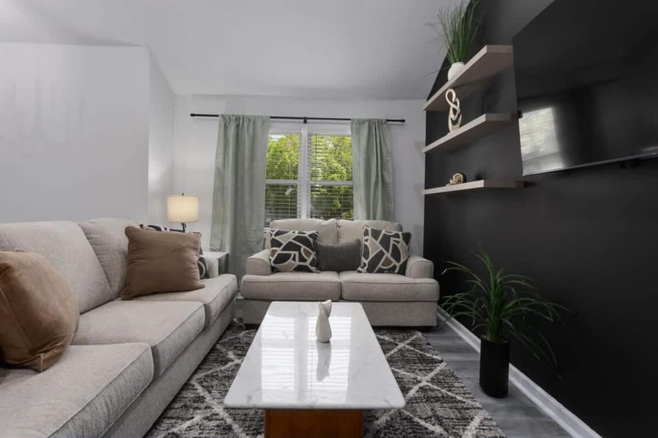 South KC upscale Corporate Rental House in Kansas City