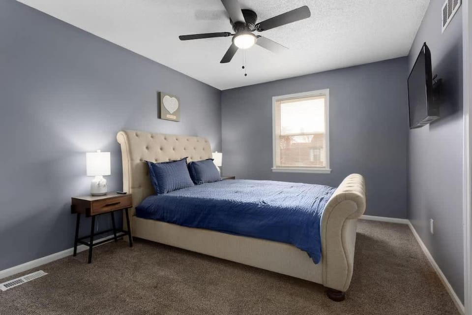 TrendyCorpRentalNearHwy House in Kansas City