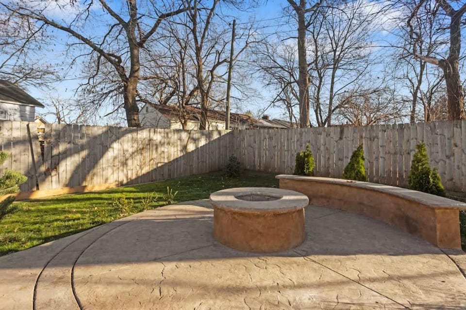 Westwood Luxury Home 4 Kings Fire Pit Gym House in Overland Park