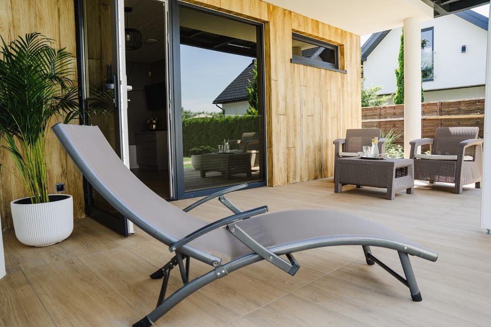 Balcony/Terrace, sunbed