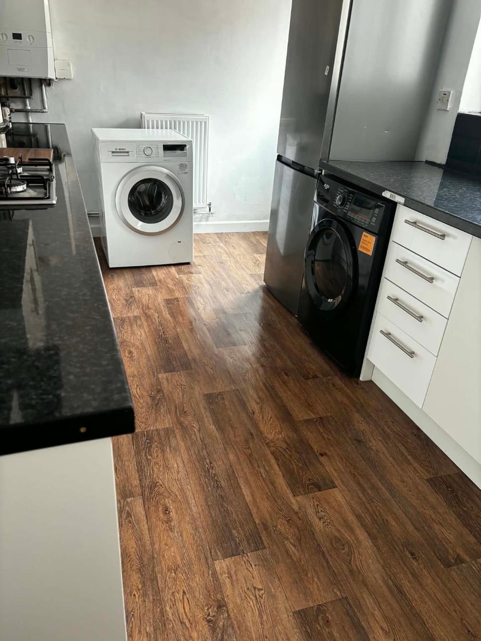 Lawson house Tv with Sky sports close to beach, football stadium, town centre Apartment in Grimsby