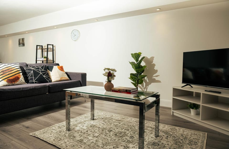 Communal lounge/ TV room, Living room, Seating area
