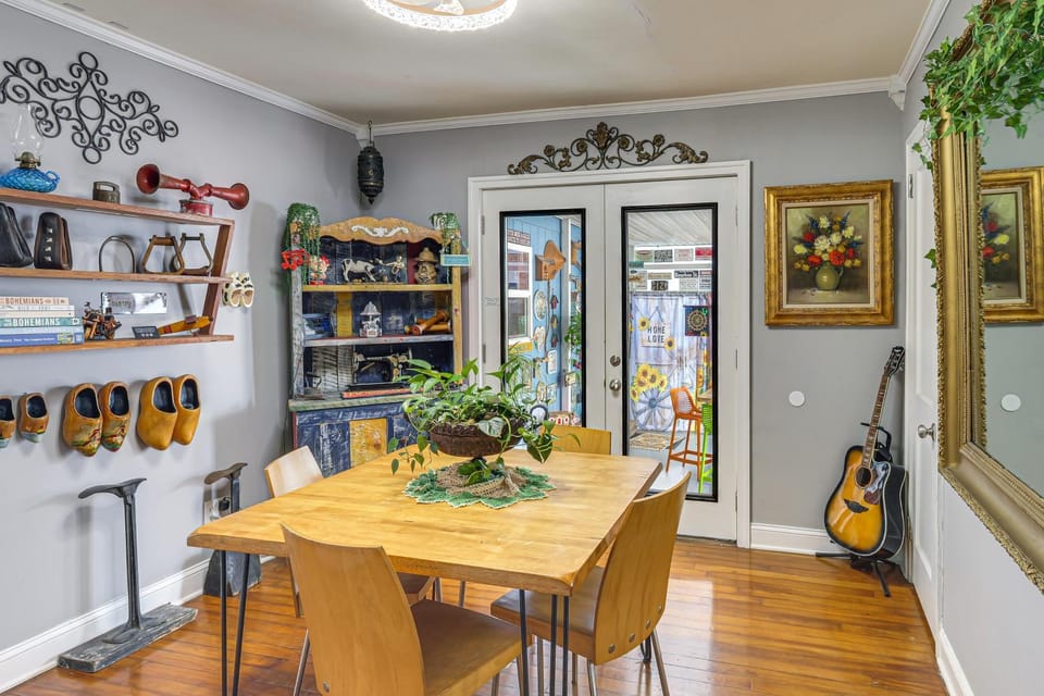 'NashVegas Getaway' w/ Hot Tub Near Broadway House in Nashville